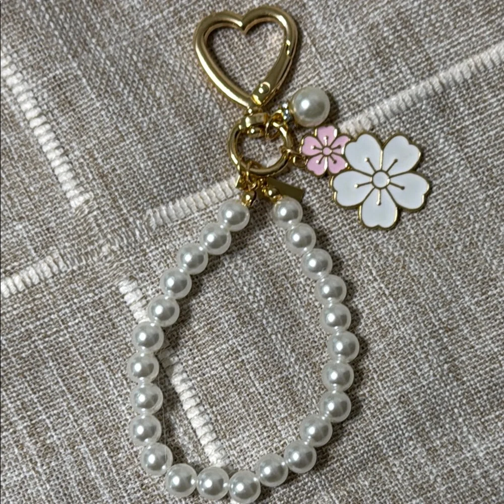 🌸✨ Pearl Beaded Keychain with Floral Charm – Elegant Pink & Gold Keychain